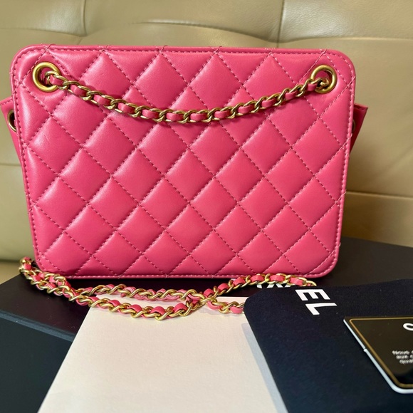 CHANEL▪️Quilted Calfskin Chain CC Small Accordion Tote Gold Hardware - Picture 4 of 15